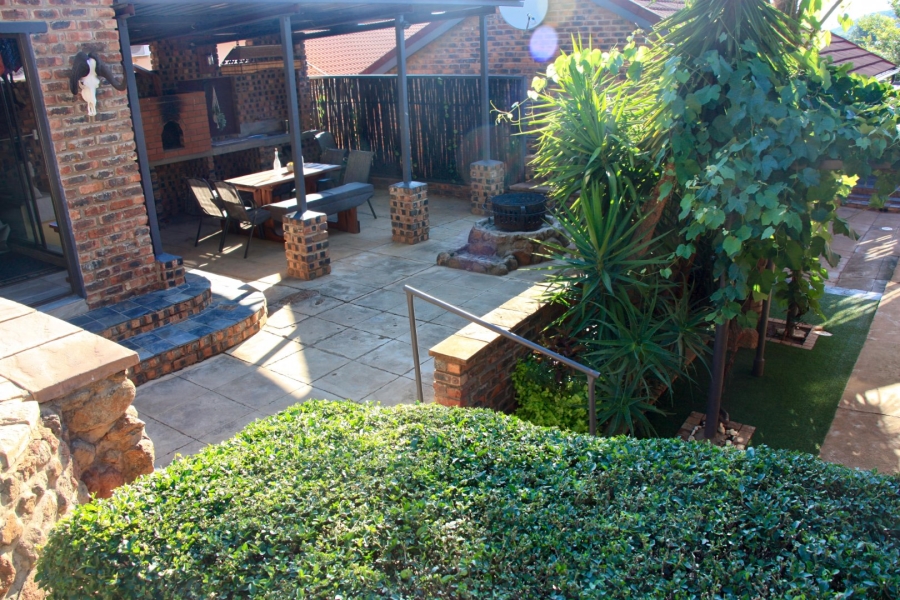 5 Bedroom Property for Sale in Langenhovenpark Free State